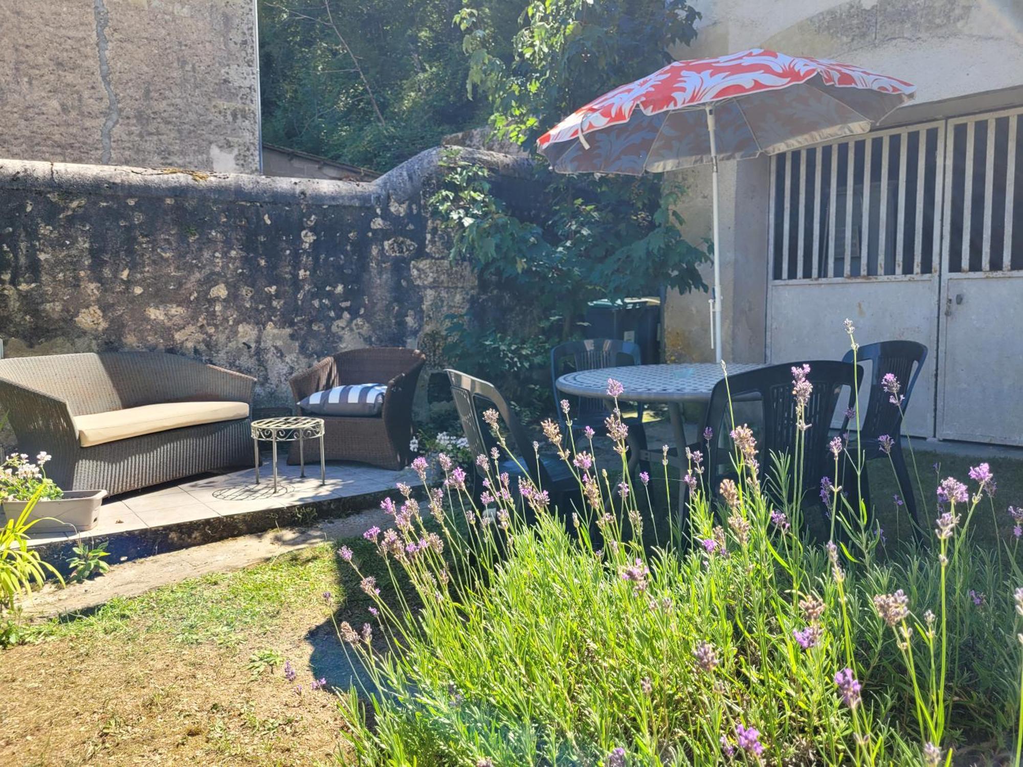 La Maison Aux Iris Poce-sur-Cisse Luaran gambar